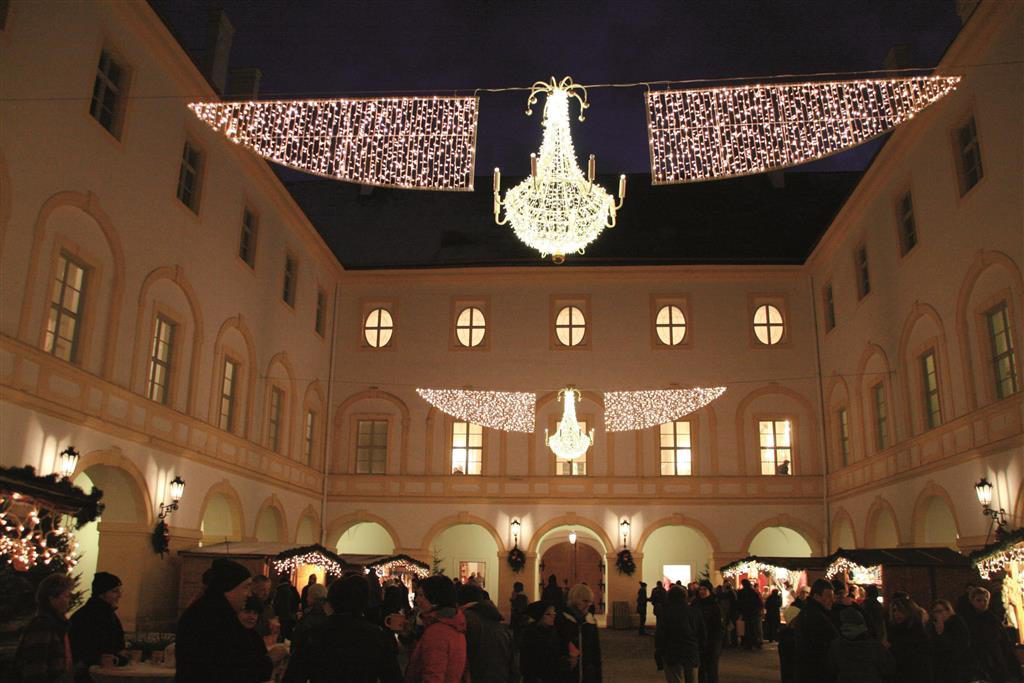 Zámek Hof - Bontour