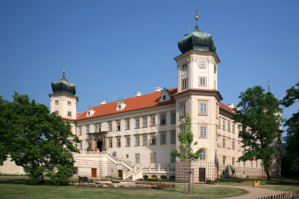 Mníšek pod Brdy - Bontour