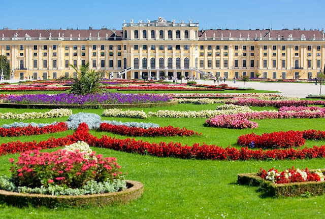 Zámek Schönbrunn - Bontour