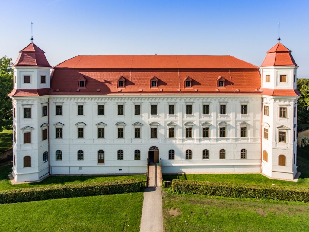 Zámek Holešov - Bontour